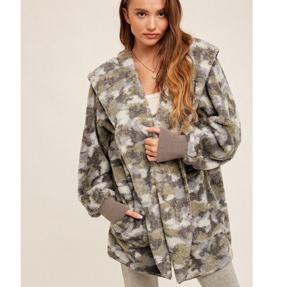 NEW Boutique Hooded Camo Teddy Jacket Cozy Sherpa Fleece Weekend Furry Soft Warm - Picture 5 of 6